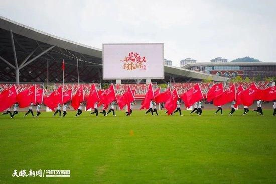 《暗中边沿》按照1985年BBC六小时的迷你剧集改编。波士顿警局的凶杀案侦察托马斯·克莱文（梅尔·吉布森 Mel Gibson 饰），作为一位单亲父亲他对24岁的女儿疼爱有加，但天有意外风云，一天女儿被人杀死在本身家门前的台阶上。托马斯以为杀手真实的方针是本身，刚强的他一头扎进这个案子中，但跟着查询拜访的深切他发现女儿的被害实在还有隐情，在案件背后是全部当局系统的败北。